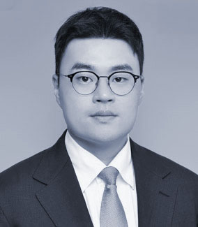 Black and White Photo of Ho-Jun Lee